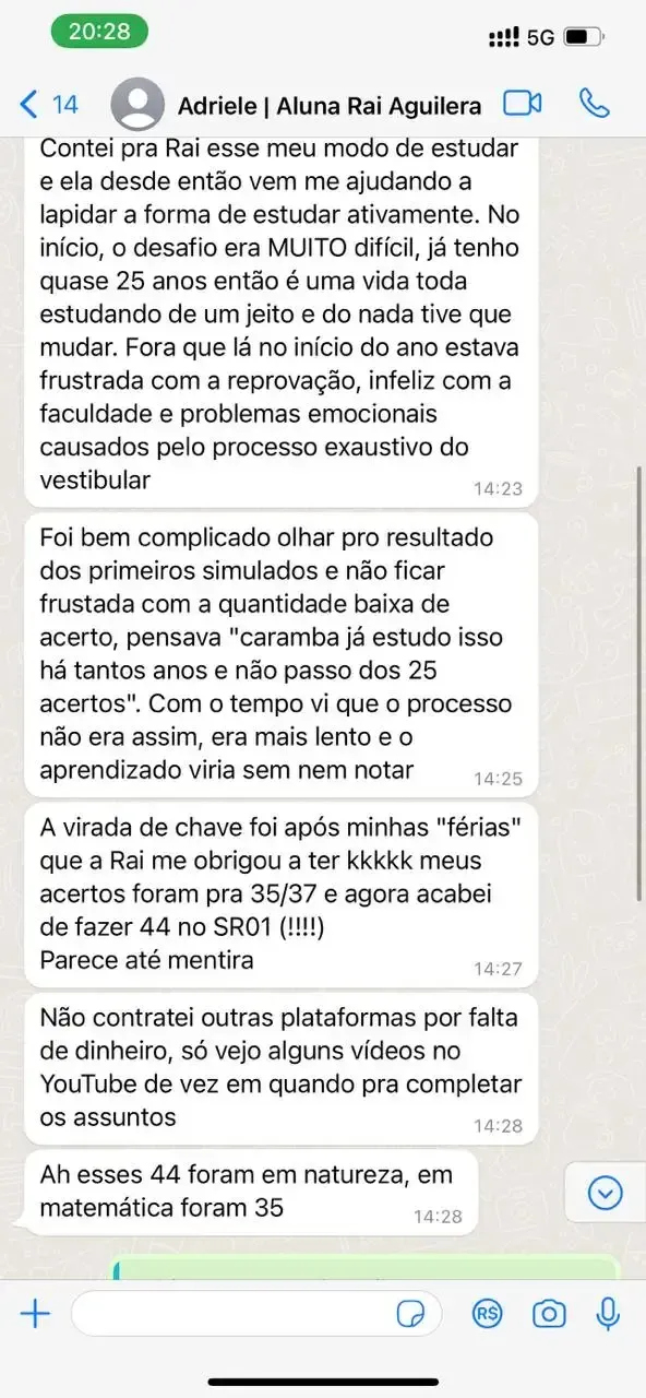 Conversa no WhatsApp em que a aluna Adriele conta como a mentora a ajudou a evoluir nos simulados de natureza e matemática