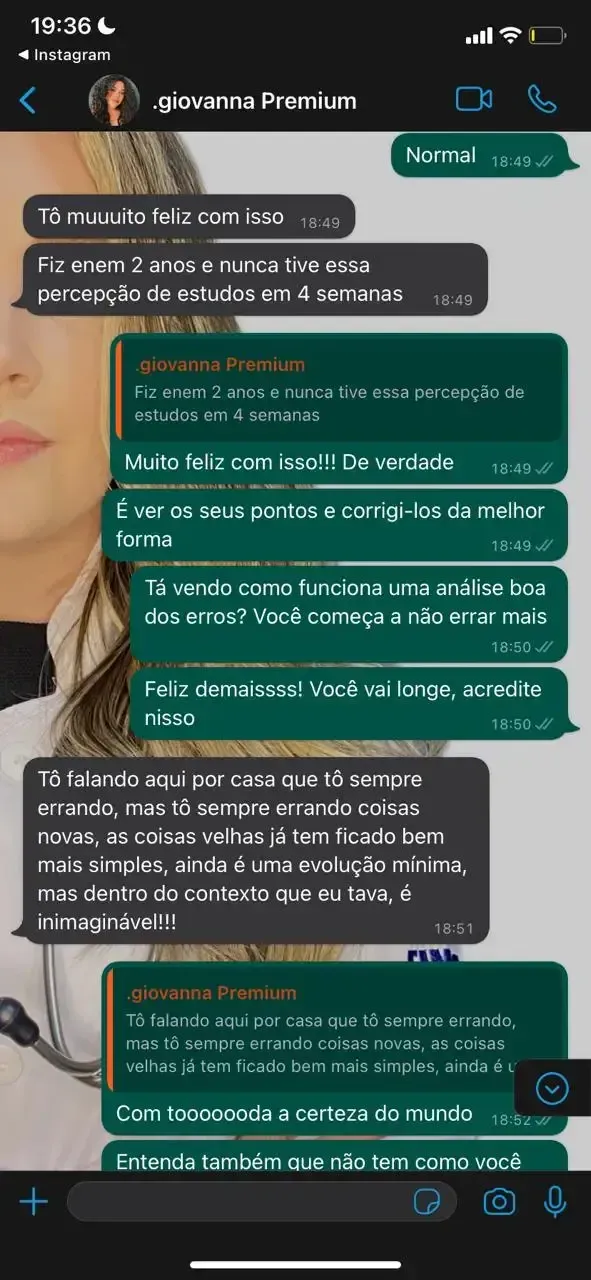 Conversa no Instagram em que a aluna Giovanna comemora a evolução nos simulados depois de entrar na AM